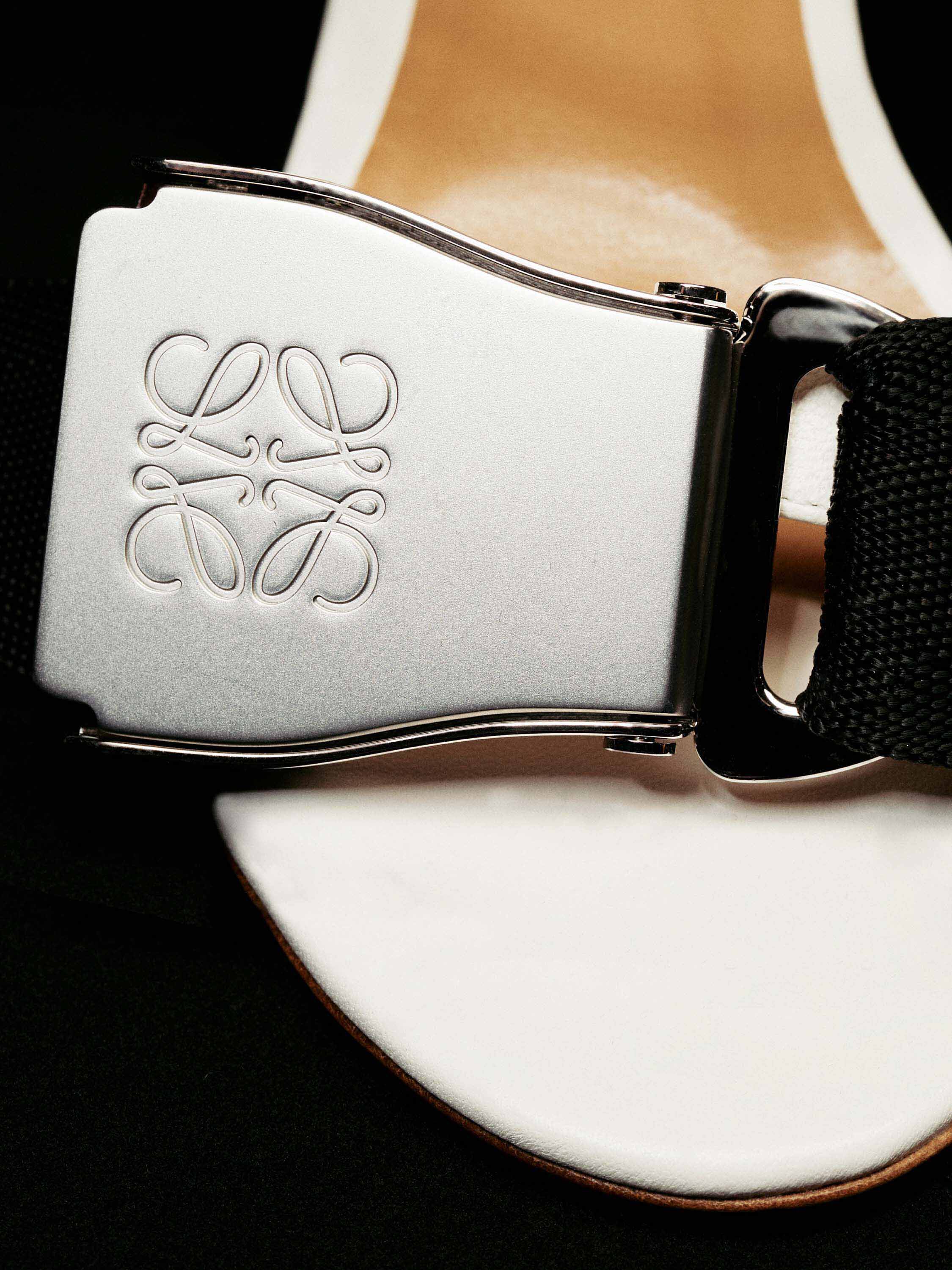 ロエベ フェルトとレザーの潜水艦の魅力 ロエベ フェルトとレザーの潜水艦の魅力 (LOEWE/アクセサリー
